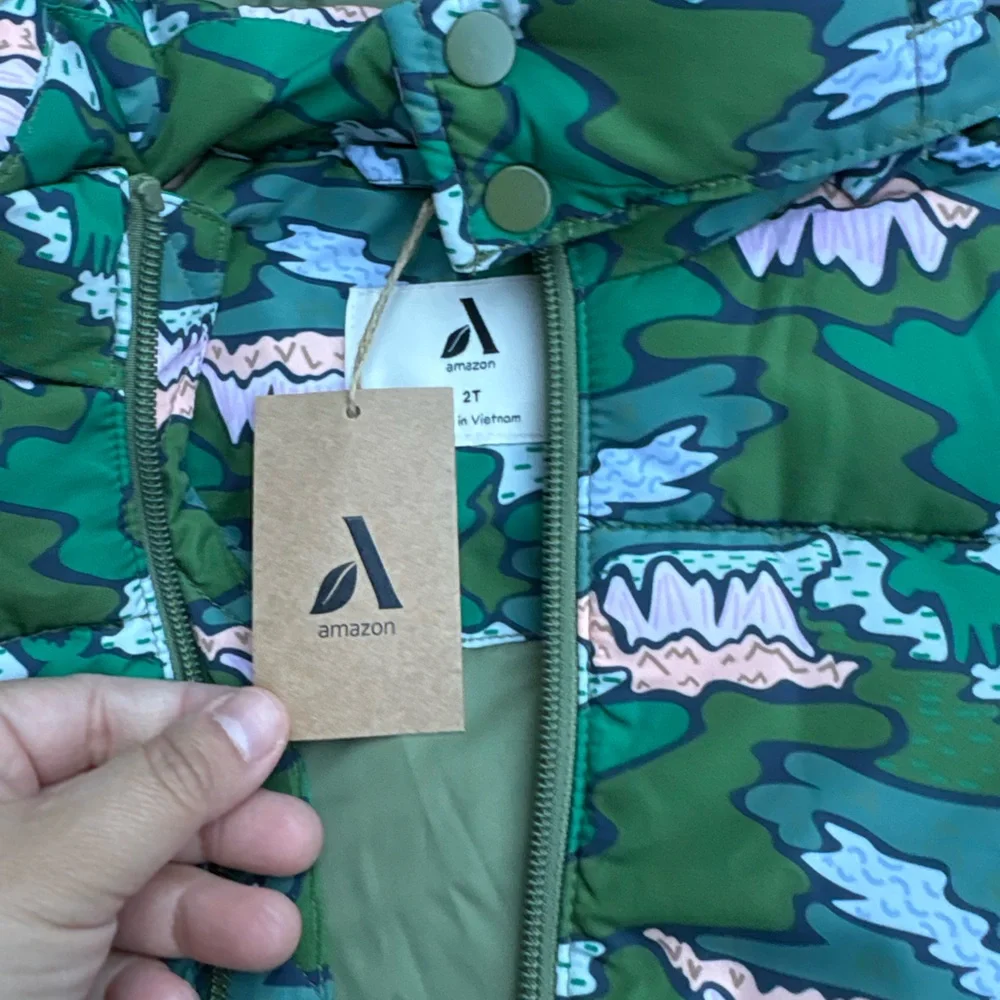 NWT Amazon essentials kids Puffer jacket